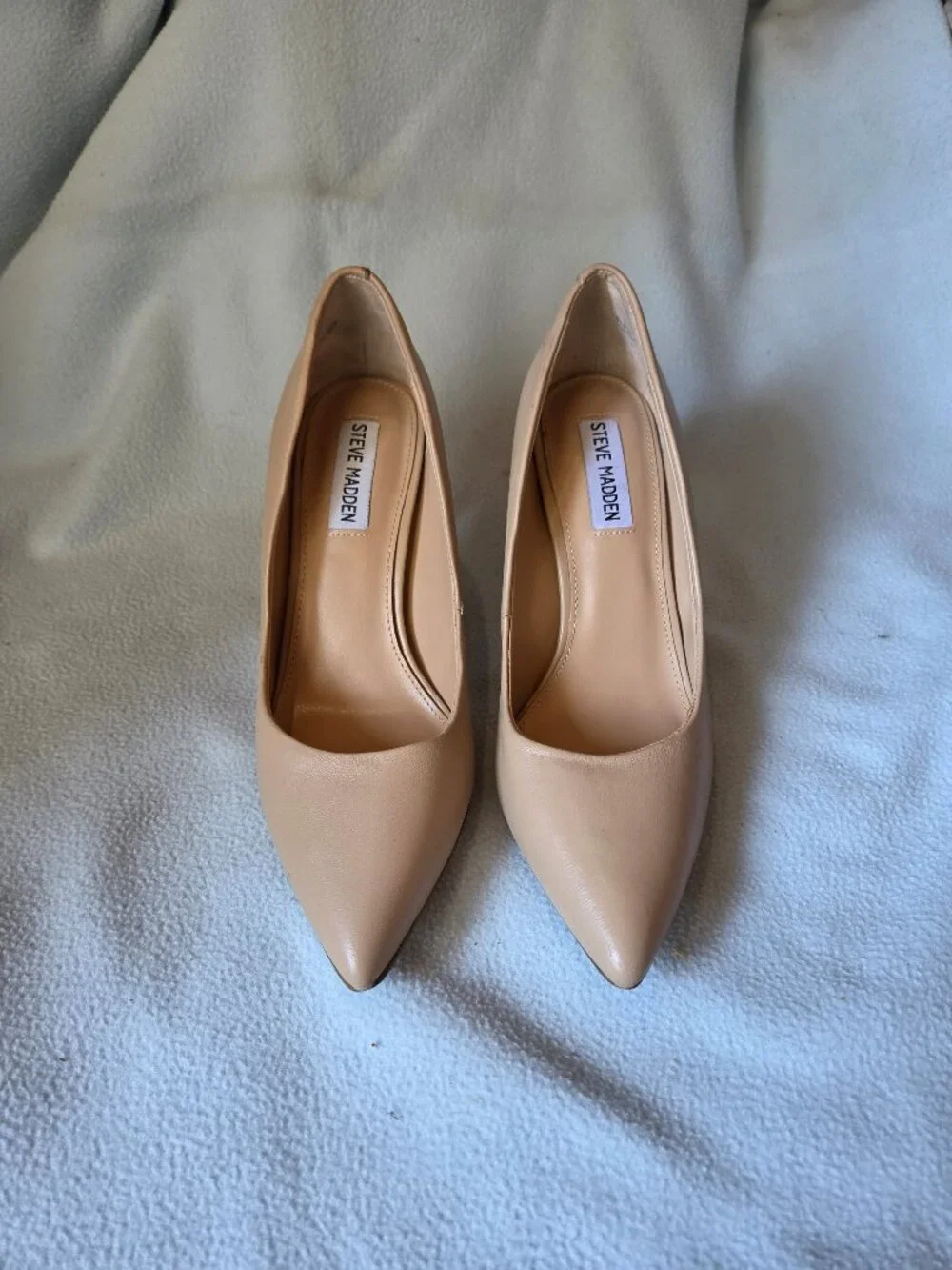Steve Madden Luiza Stilettos in Nude/Beige